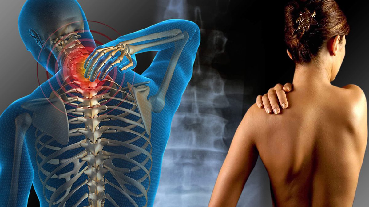 Pessoa em consulta médica para avaliação e tratamento da fibromialgia